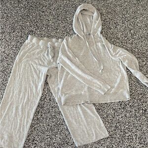 Women’s cashmere blend hoodie and wide leg pants. Size large